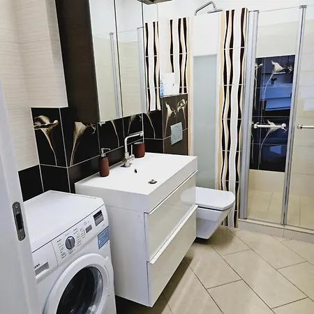 5 Pietro Apartamentowca W Sercu Poznania *