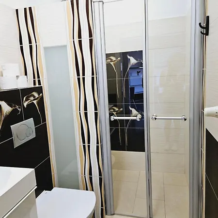 5 Pietro Apartamentowca W Sercu Poznania Poznaň